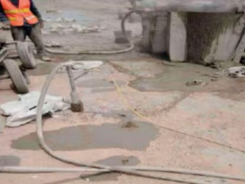 桑植水泥混凝土路面板底注浆技术 路面脱空注浆整治方案