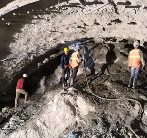 桑植拱顶带模注浆料的施工流程及注意事项